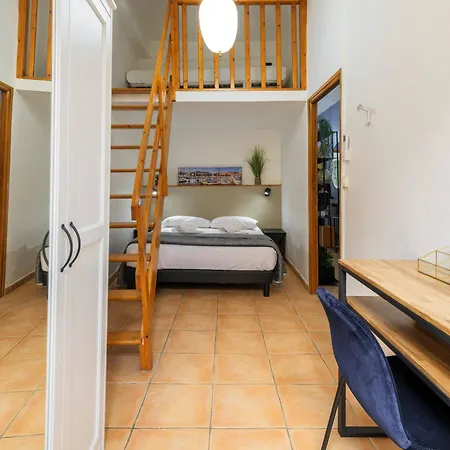 3 Pieces Place Rossetti Apartment *